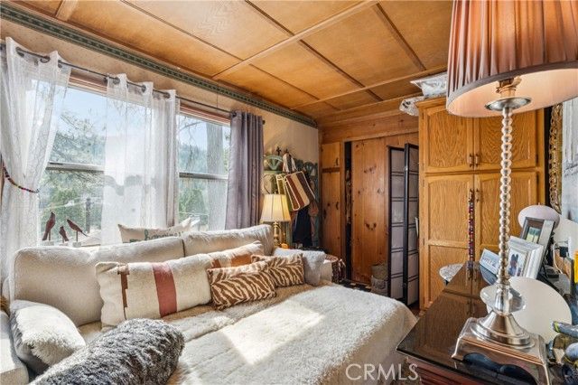 24214 Zurich, Crestline, CA 92325