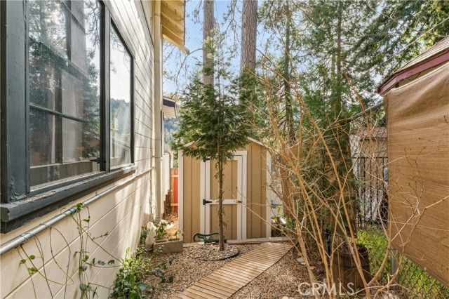 24214 Zurich, Crestline, CA 92325