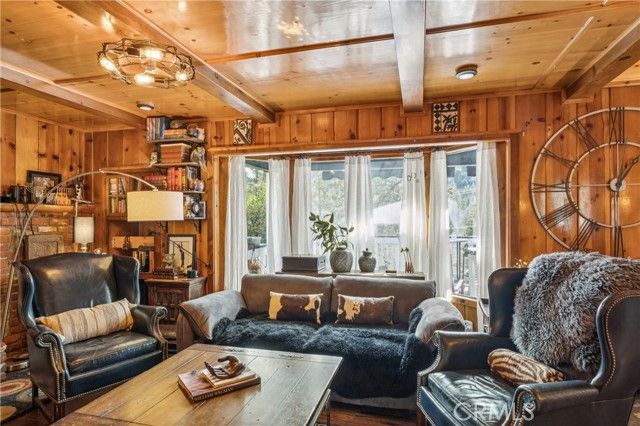 24214 Zurich, Crestline, CA 92325