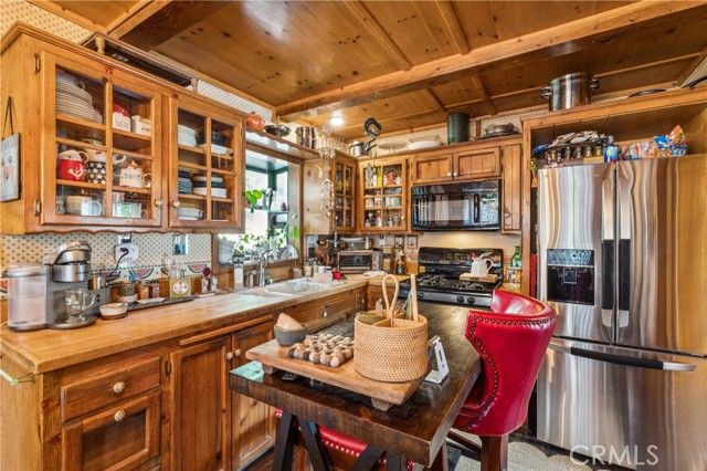 24214 Zurich, Crestline, CA 92325