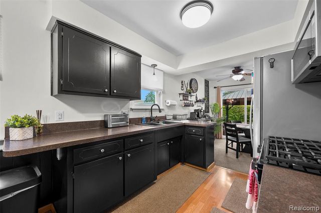 31602 Madison Avenue, Madison Heights, MI 48071