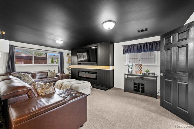 31602 Madison Avenue, Madison Heights, MI 48071