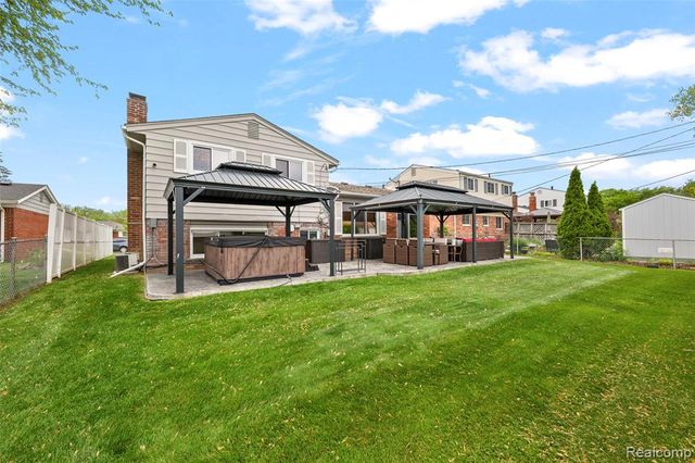 31602 Madison Avenue, Madison Heights, MI 48071
