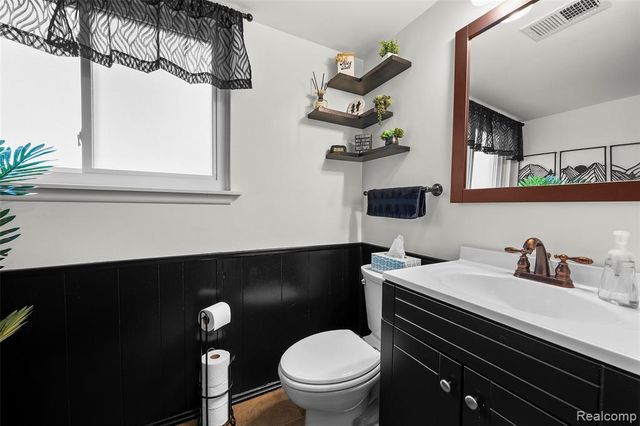 31602 Madison Avenue, Madison Heights, MI 48071