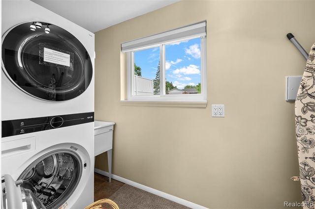 31602 Madison Avenue, Madison Heights, MI 48071