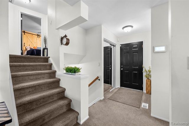 31602 Madison Avenue, Madison Heights, MI 48071