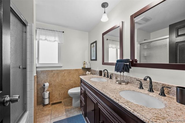 31602 Madison Avenue, Madison Heights, MI 48071