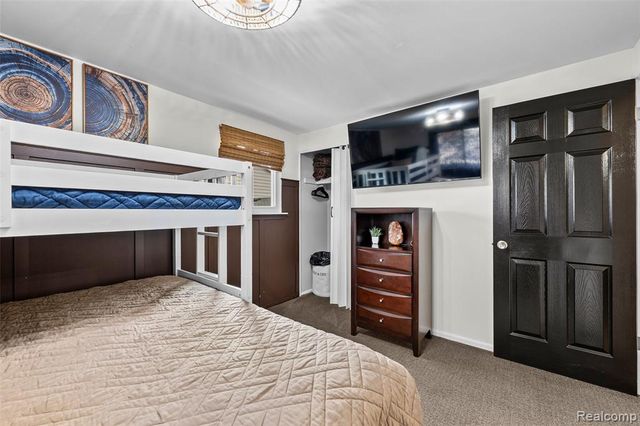 31602 Madison Avenue, Madison Heights, MI 48071