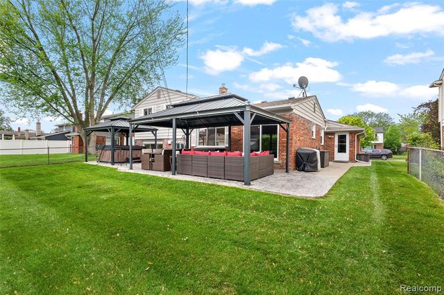 31602 Madison Avenue, Madison Heights, MI 48071