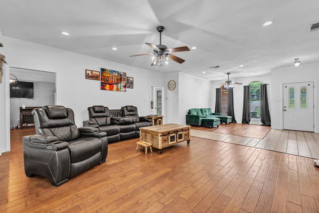 1557 Woodbee Court, Azle, TX 76020