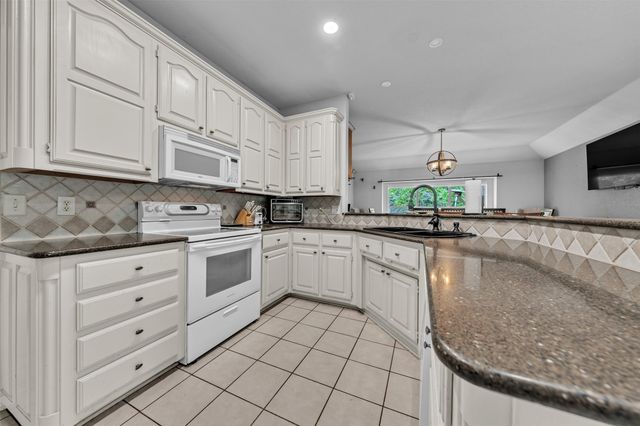 1557 Woodbee Court, Azle, TX 76020