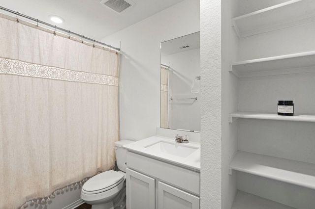 12404 Silversmith LN, Mustang Ridge, TX 78610