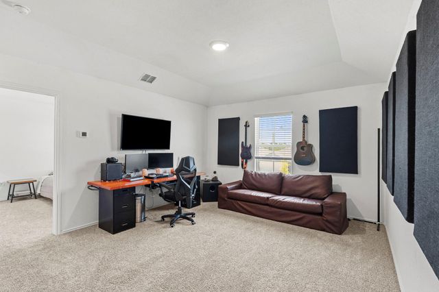 12404 Silversmith LN, Mustang Ridge, TX 78610