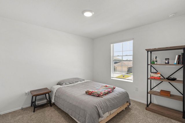 12404 Silversmith LN, Mustang Ridge, TX 78610