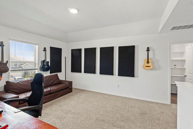 12404 Silversmith LN, Mustang Ridge, TX 78610