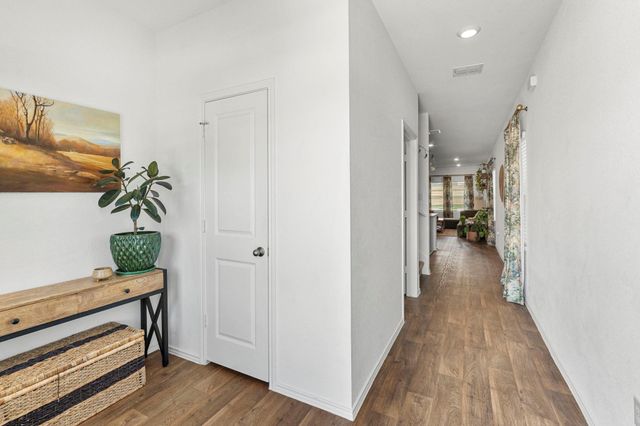 12404 Silversmith LN, Mustang Ridge, TX 78610