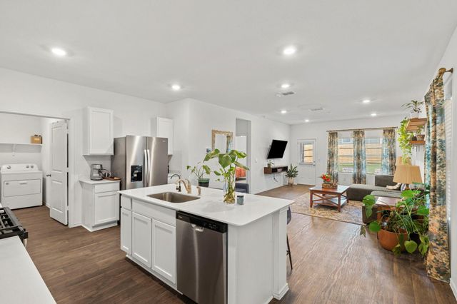 12404 Silversmith LN, Mustang Ridge, TX 78610