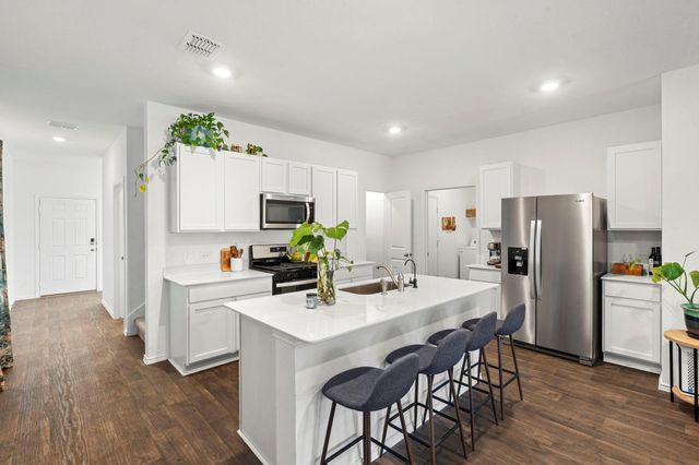 12404 Silversmith LN, Mustang Ridge, TX 78610