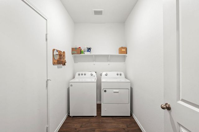 12404 Silversmith LN, Mustang Ridge, TX 78610