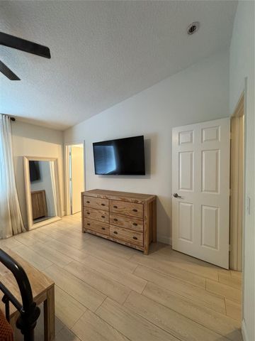 9530 E Plum Harbor Way, Tamarac, FL 33321