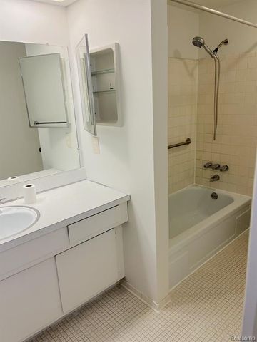 29888 City Center Drive, Warren, MI 48093