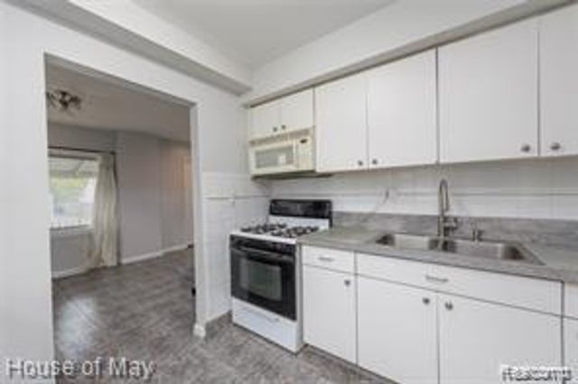 759 E Maxlow Avenue, Hazel Park, MI 48030