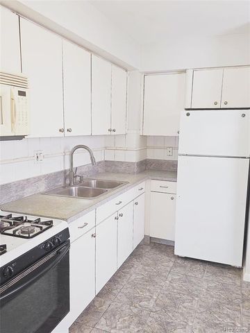 759 E Maxlow Avenue, Hazel Park, MI 48030