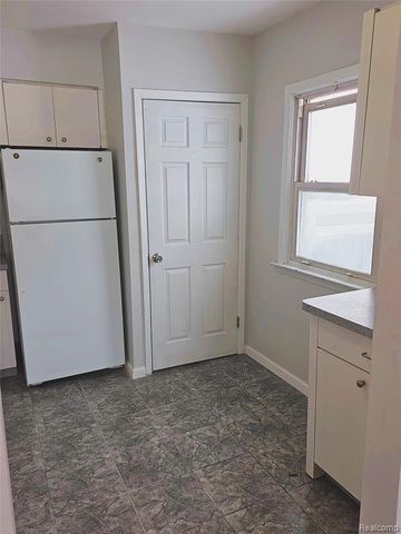 759 E Maxlow Avenue, Hazel Park, MI 48030