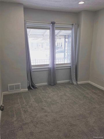 759 E Maxlow Avenue, Hazel Park, MI 48030