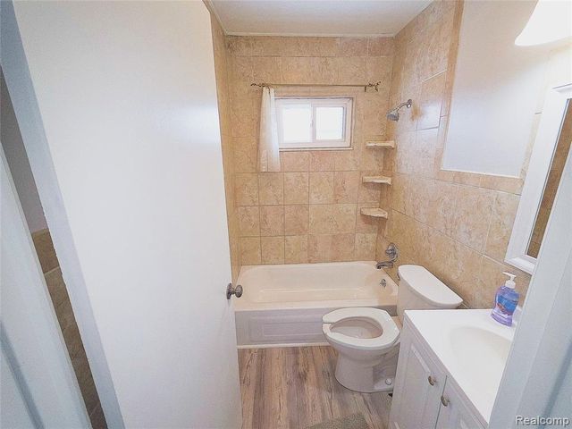 759 E Maxlow Avenue, Hazel Park, MI 48030