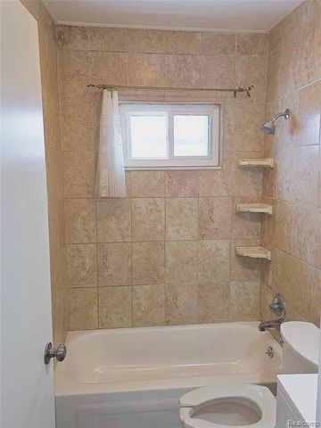 759 E Maxlow Avenue, Hazel Park, MI 48030