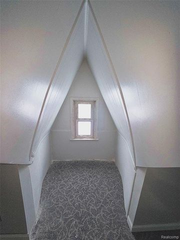 759 E Maxlow Avenue, Hazel Park, MI 48030