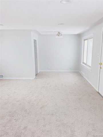 759 E Maxlow Avenue, Hazel Park, MI 48030