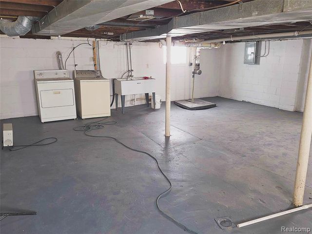 759 E Maxlow Avenue, Hazel Park, MI 48030