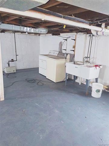 759 E Maxlow Avenue, Hazel Park, MI 48030