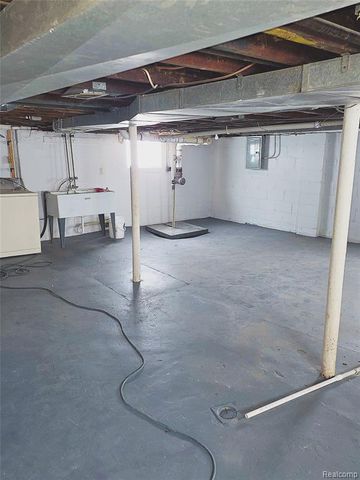 759 E Maxlow Avenue, Hazel Park, MI 48030