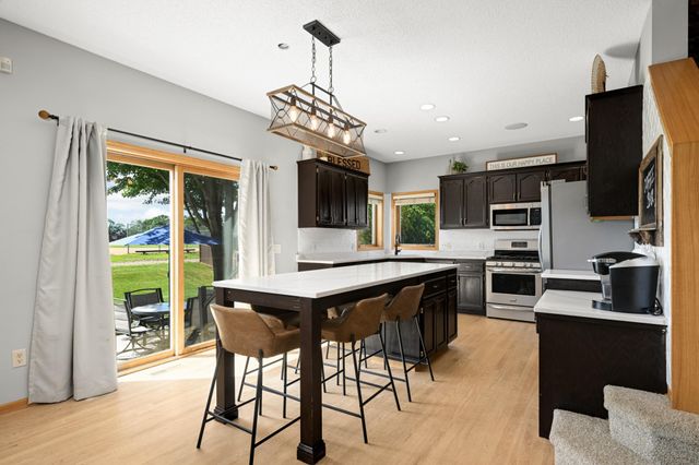 20511 Islandview Circle, Lakeville, MN 55044