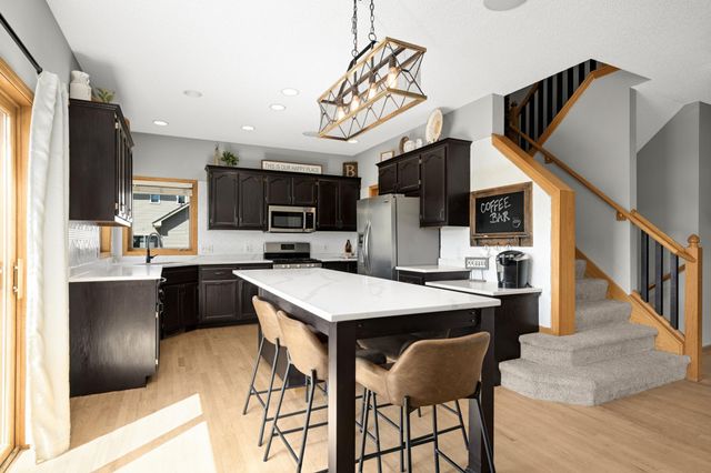 20511 Islandview Circle, Lakeville, MN 55044
