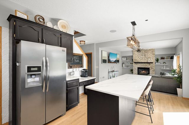 20511 Islandview Circle, Lakeville, MN 55044