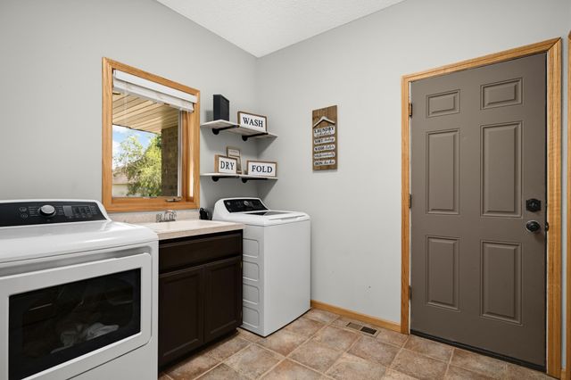 20511 Islandview Circle, Lakeville, MN 55044