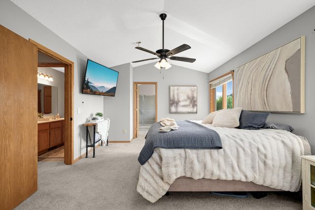 20511 Islandview Circle, Lakeville, MN 55044