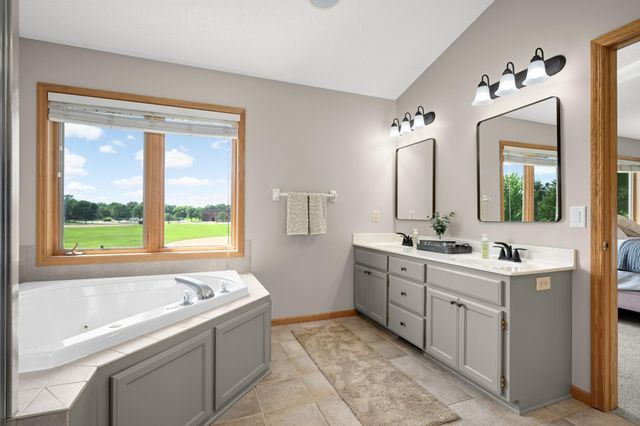 20511 Islandview Circle, Lakeville, MN 55044