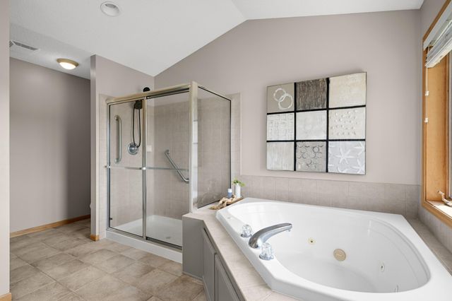 20511 Islandview Circle, Lakeville, MN 55044