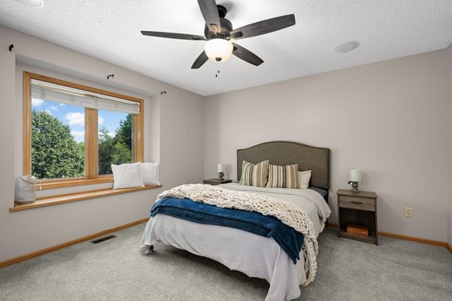 20511 Islandview Circle, Lakeville, MN 55044