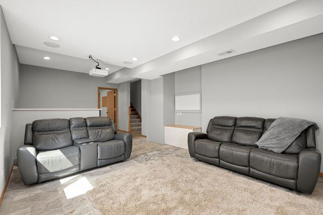 20511 Islandview Circle, Lakeville, MN 55044
