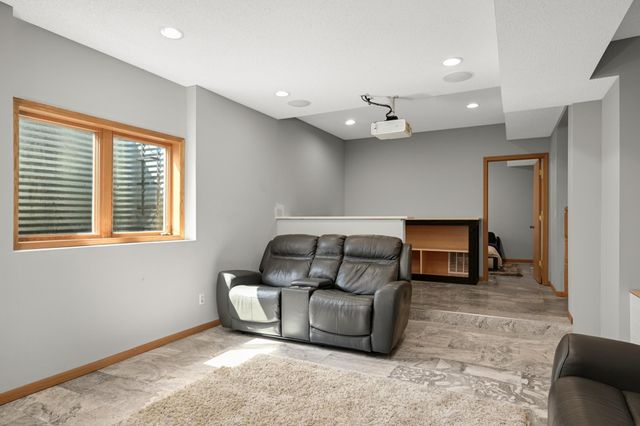 20511 Islandview Circle, Lakeville, MN 55044