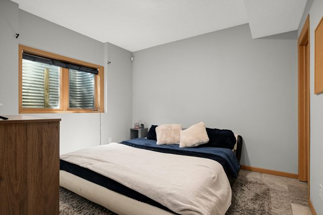 20511 Islandview Circle, Lakeville, MN 55044