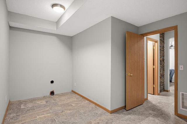 20511 Islandview Circle, Lakeville, MN 55044