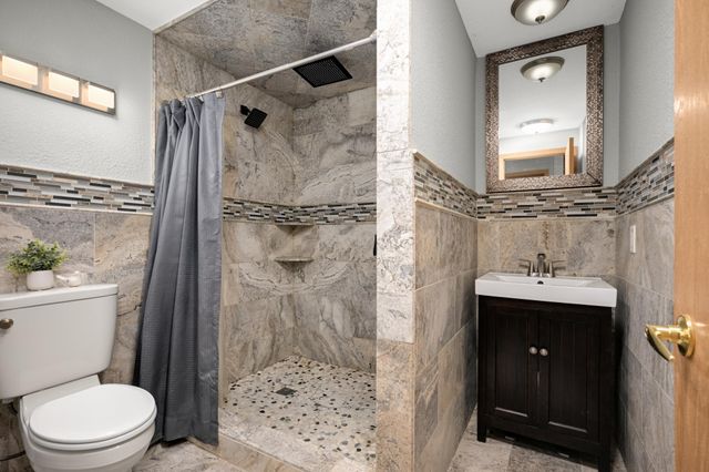 20511 Islandview Circle, Lakeville, MN 55044