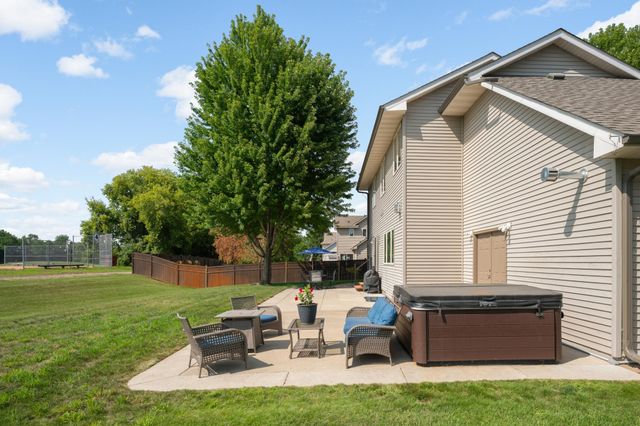 20511 Islandview Circle, Lakeville, MN 55044